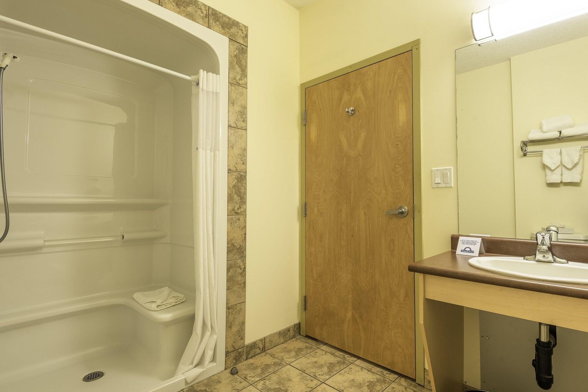 Days Inn By Wyndham Bonnyville Εξωτερικό φωτογραφία