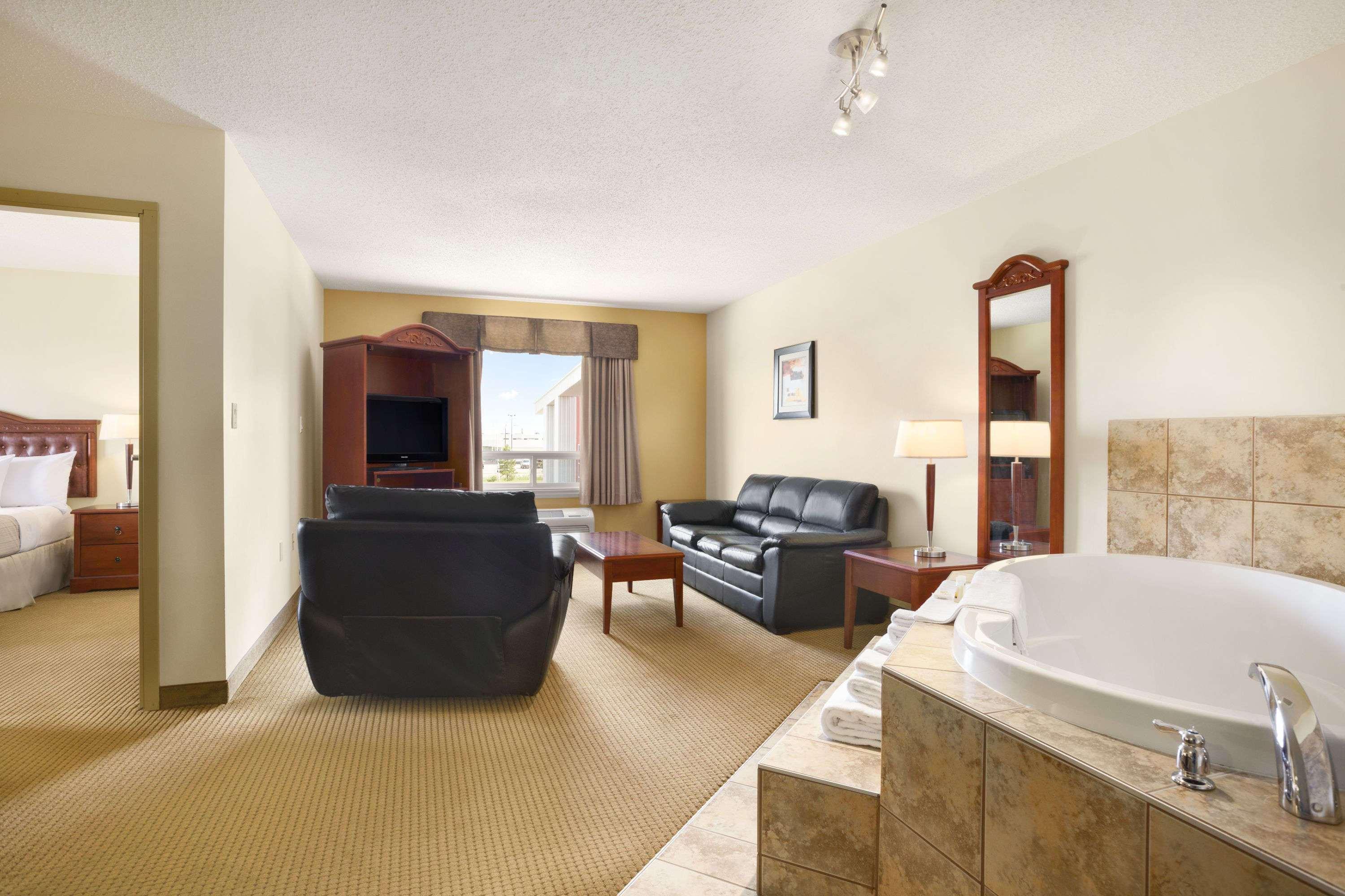Days Inn By Wyndham Bonnyville Εξωτερικό φωτογραφία